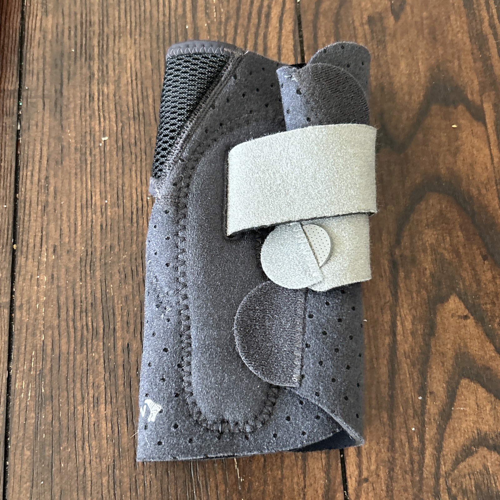 Mueller Sport Care Adjustable Ankle Stabilizer One Size