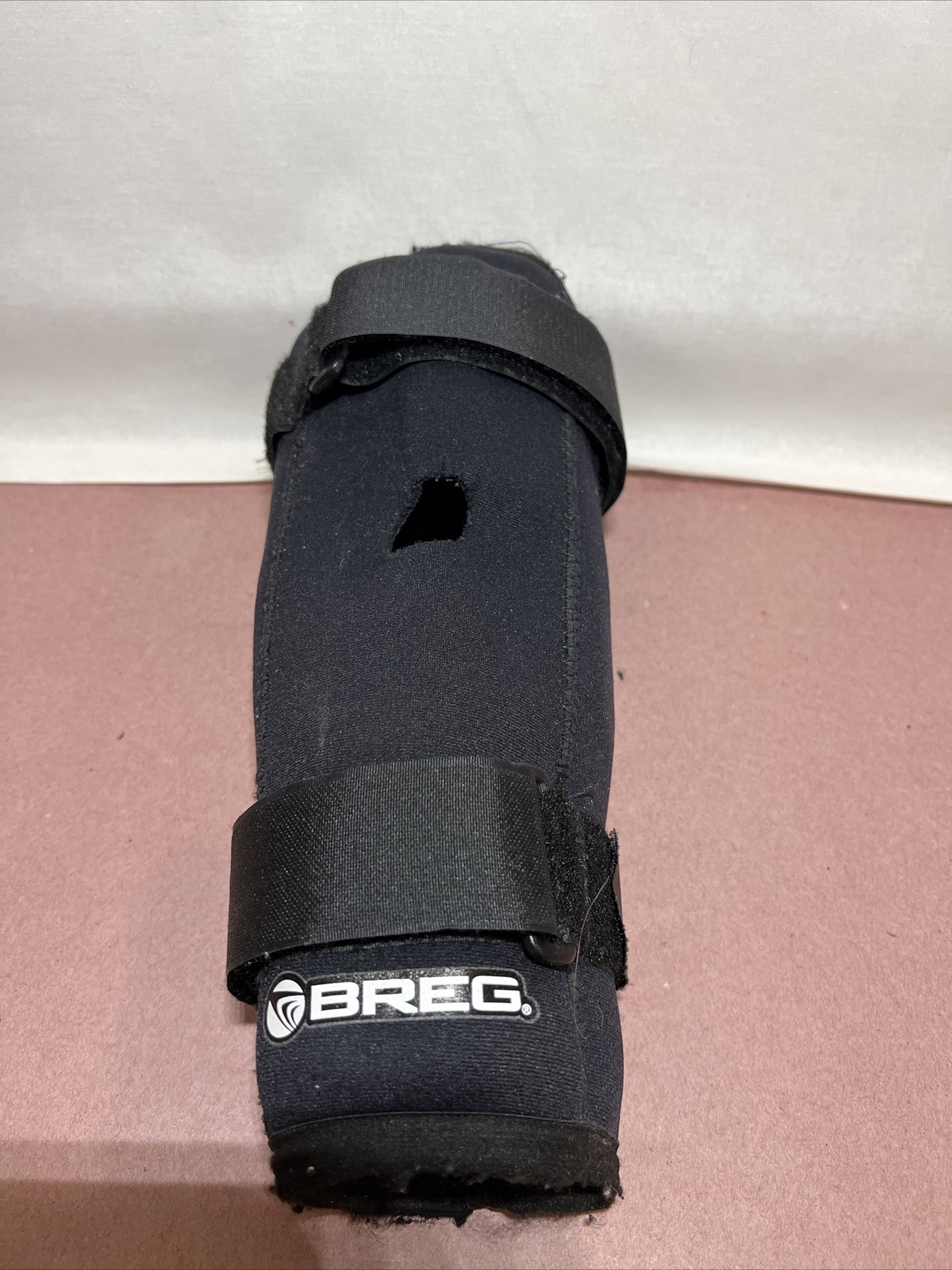 Breg Hinged Knee Brace, Wrap Around w/straps- Airmesh Size S – good used