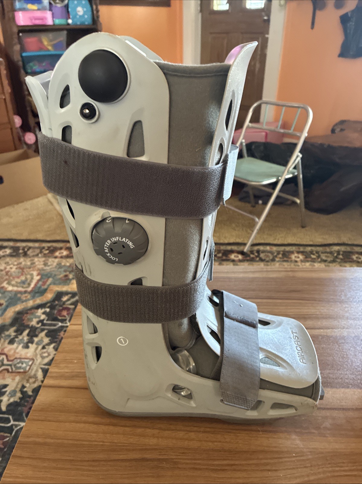 Aircast Softstrike Walking Boot Size LARGE with Side Pump Inflation