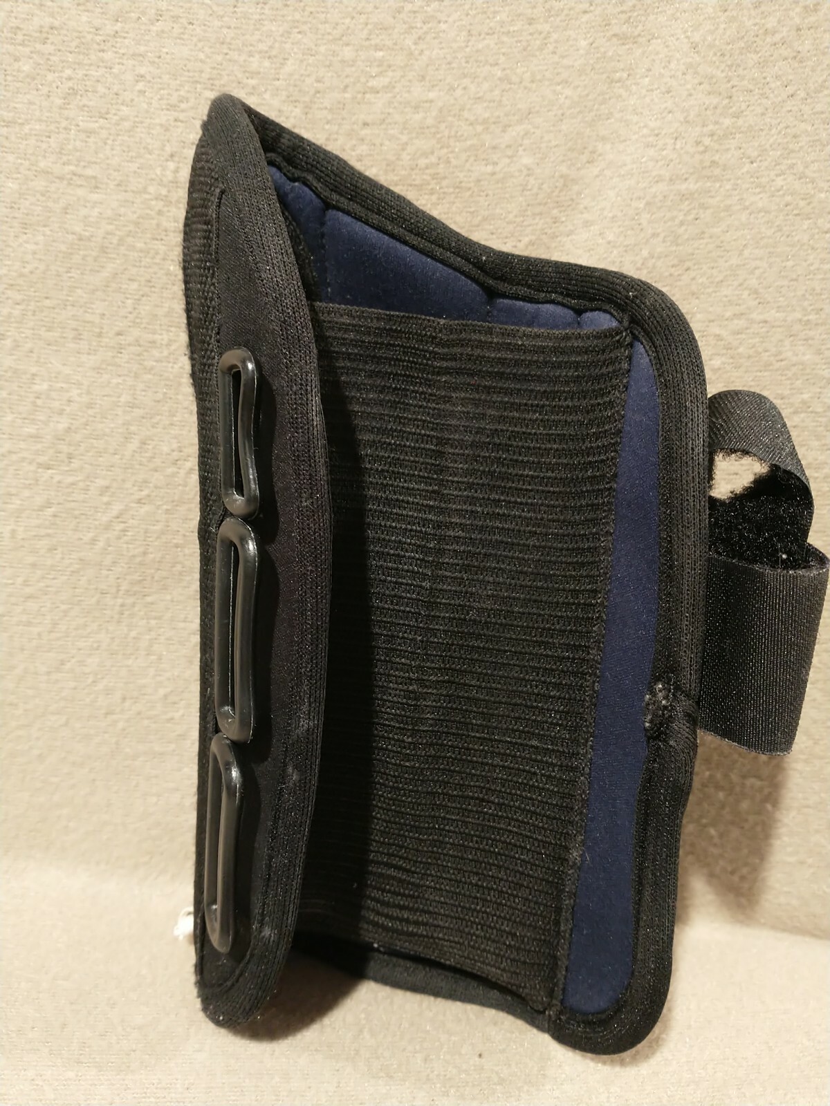 FLA Orthopedics Prolite 9″ Wrist Splint Black Right hand Size Medium