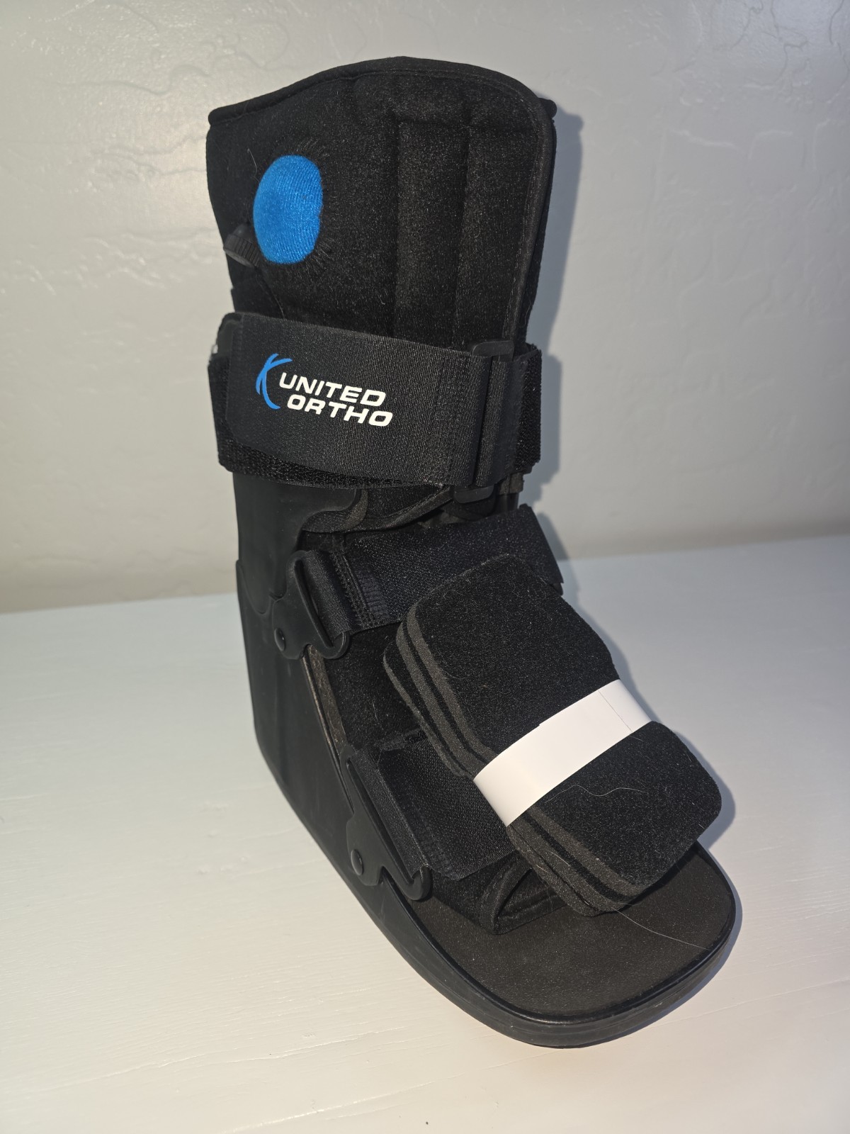 United Ortho Short Air Cam Walker Fracture Boot, Size Small Black