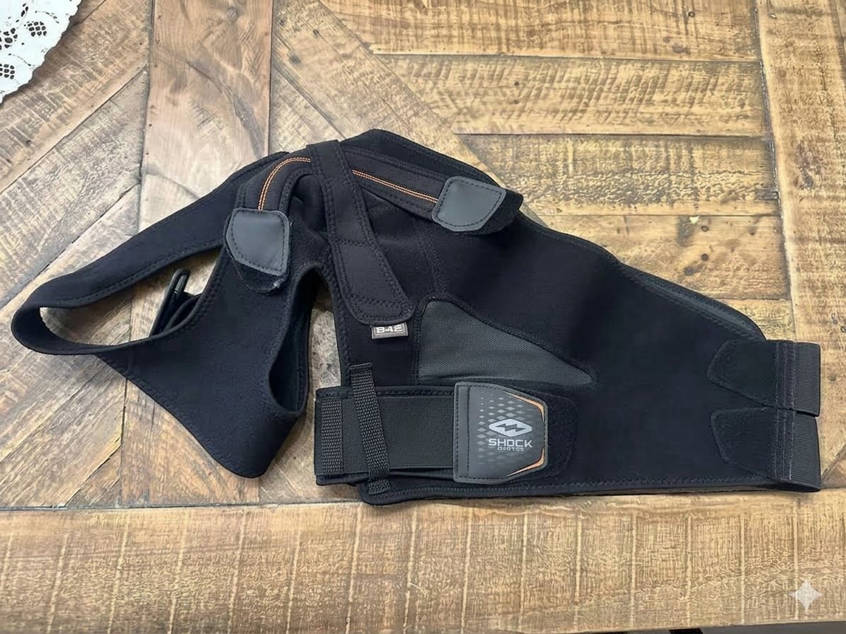 Shock Doctor Shoulder Brace Level 3 Support With Stability Control S/M Black