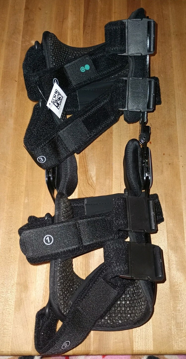 Coretech 845 OA Knee Brace Right Size Small With Manual & Angle Adjusters & Key
