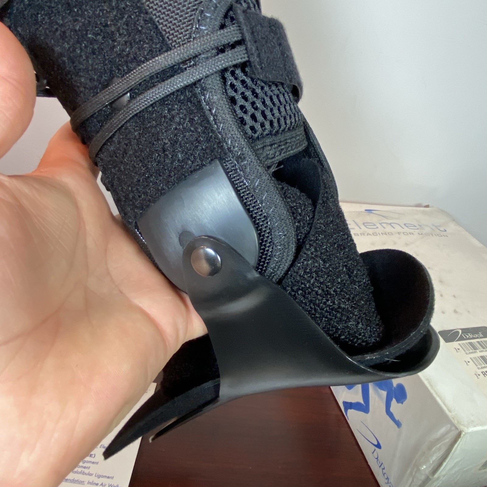 (NEW) MEDIUM RIGHT Foot DeRoyal Element Ankle Brace ELEMENT BRACING FOR MOTION