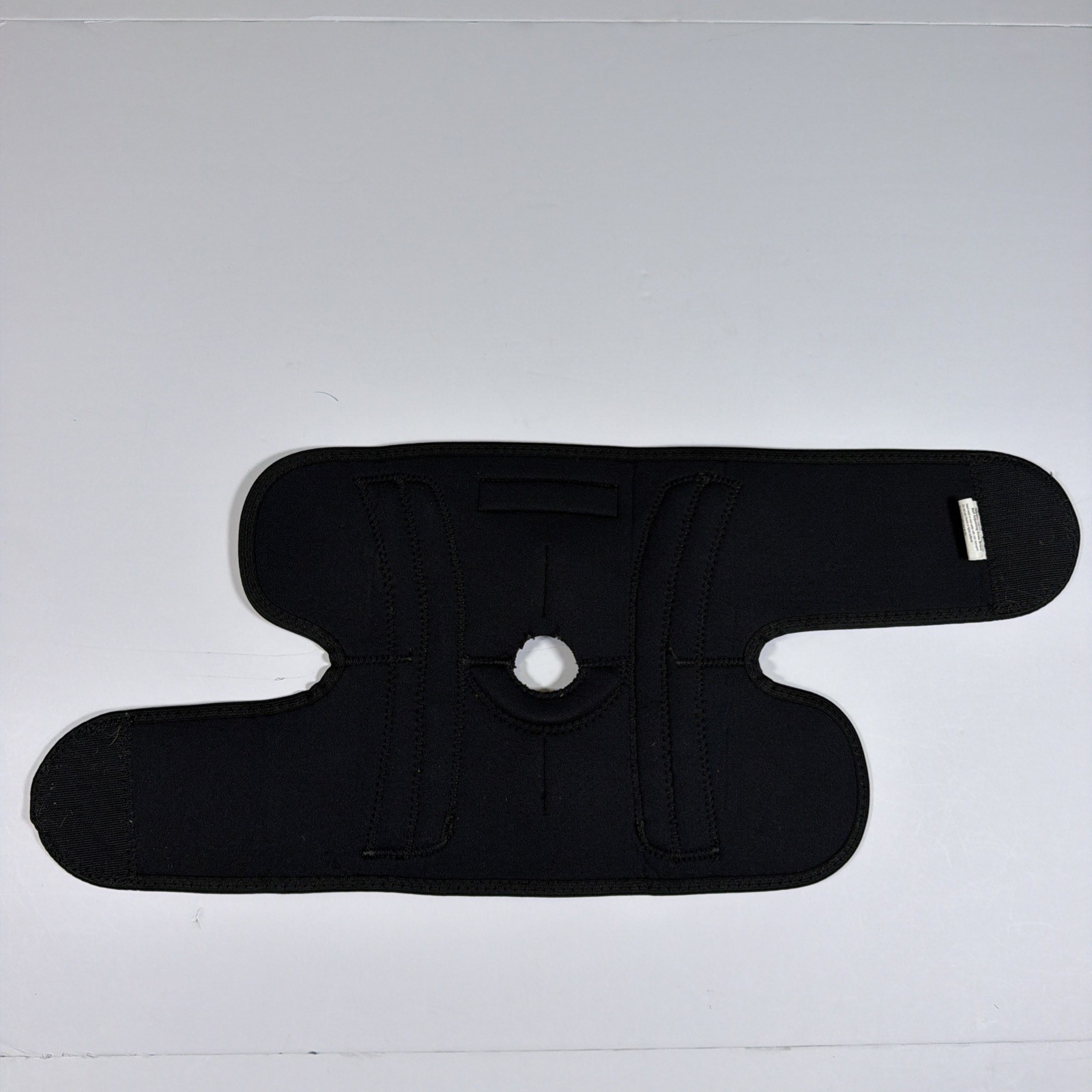2 Mueller Self-Adjusting Hinged Black Knee Brace – One Size Fits Most
