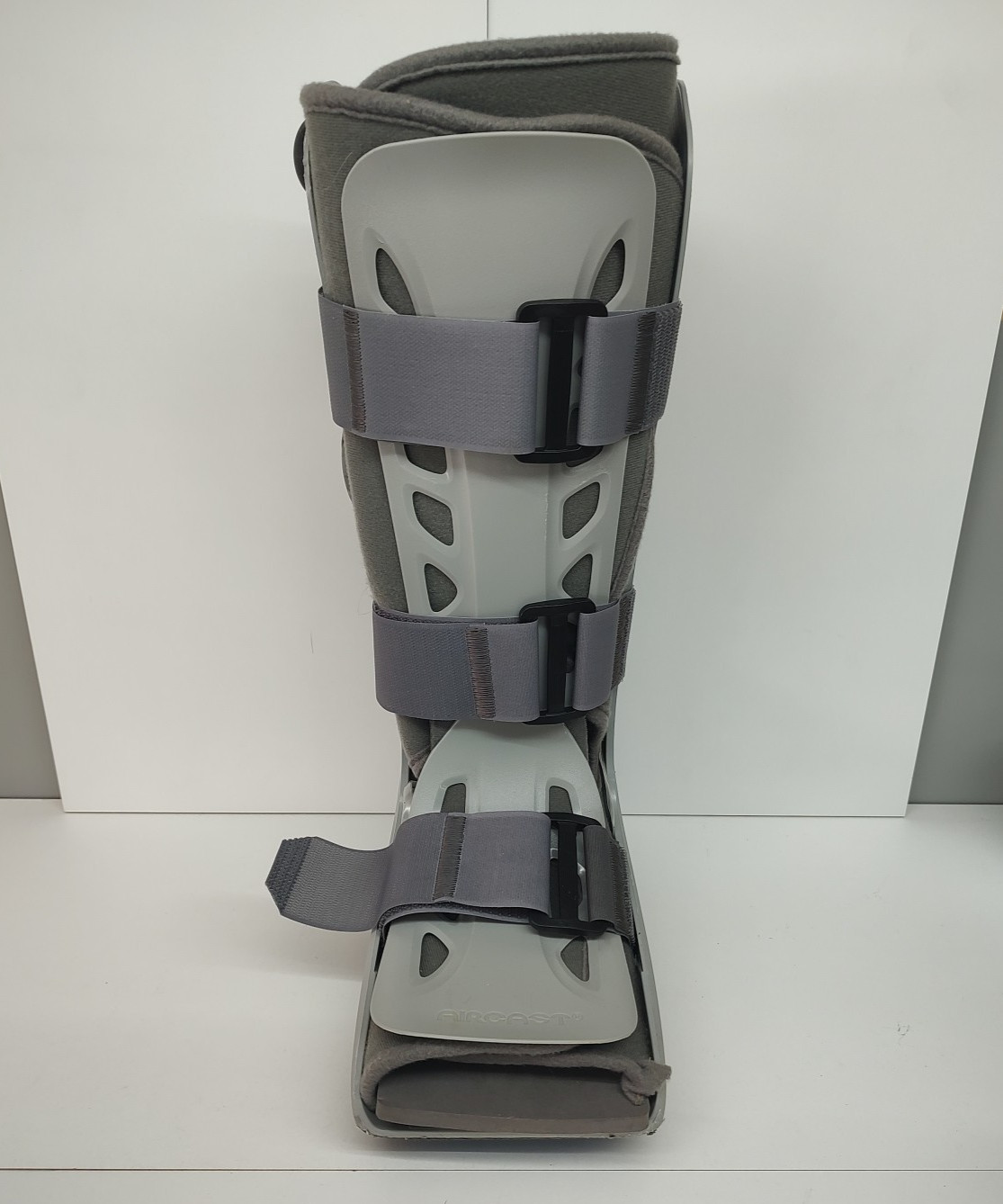 AirCast Soft Strike Walking Pneumatic Pump Boot Walking Cast Size M