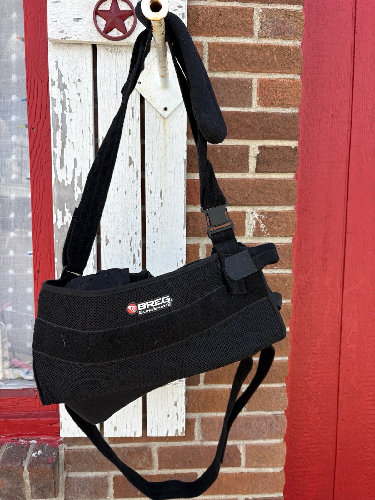 BREG Slingshot 2 Arm Shoulder Sling Support Large Used