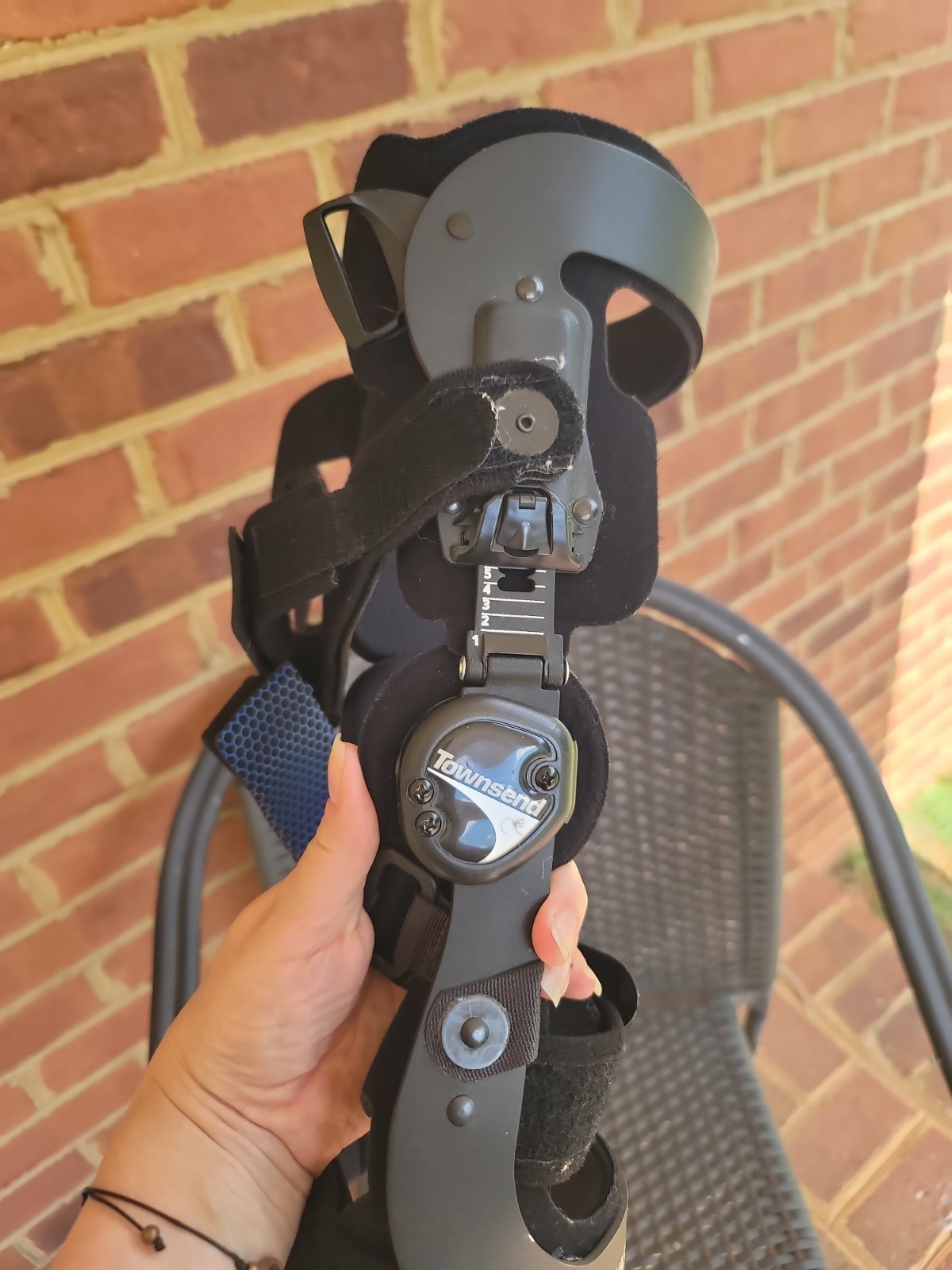 Townsend Thuasne Rebel Reliever Right Knee Brace OA Aluminum Frame Black Large