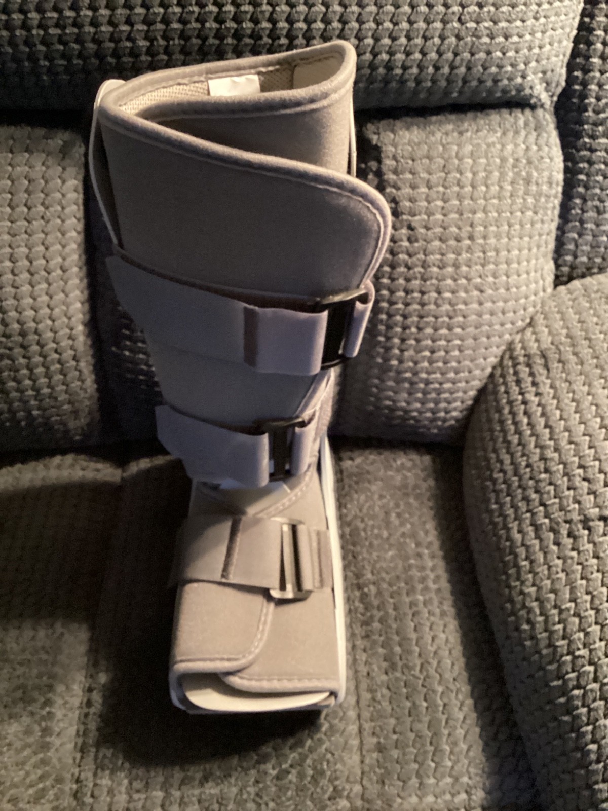 AIRCAST SOFT STRIKE MEDIUM WALKING BOOT, GREY, W/ TWO AIR PUMPS ~ BRAND NEW