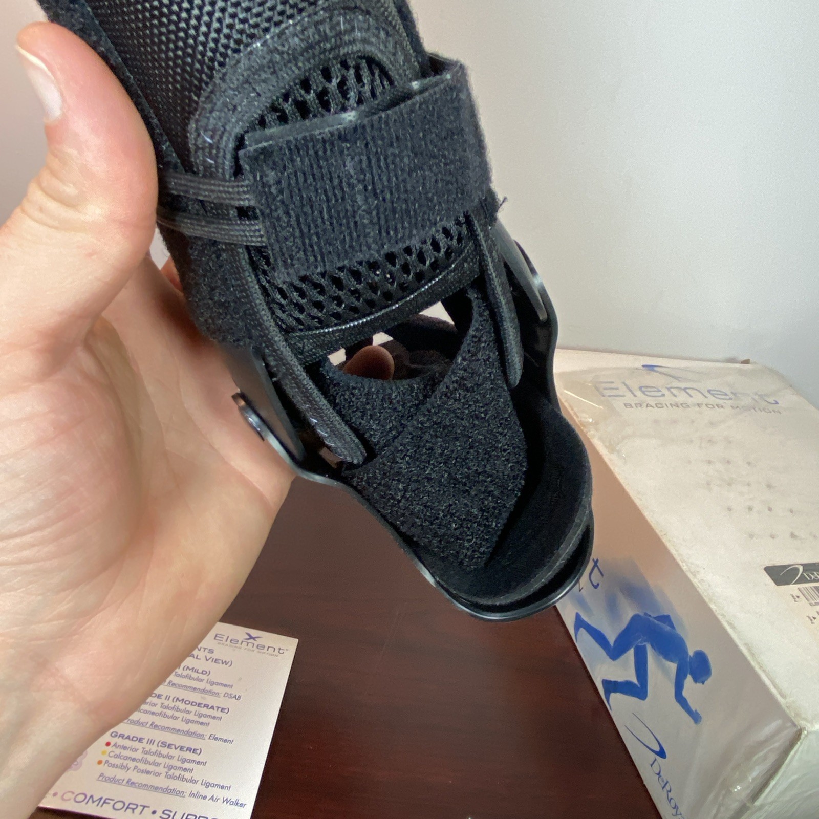(NEW) MEDIUM RIGHT Foot DeRoyal Element Ankle Brace ELEMENT BRACING FOR MOTION