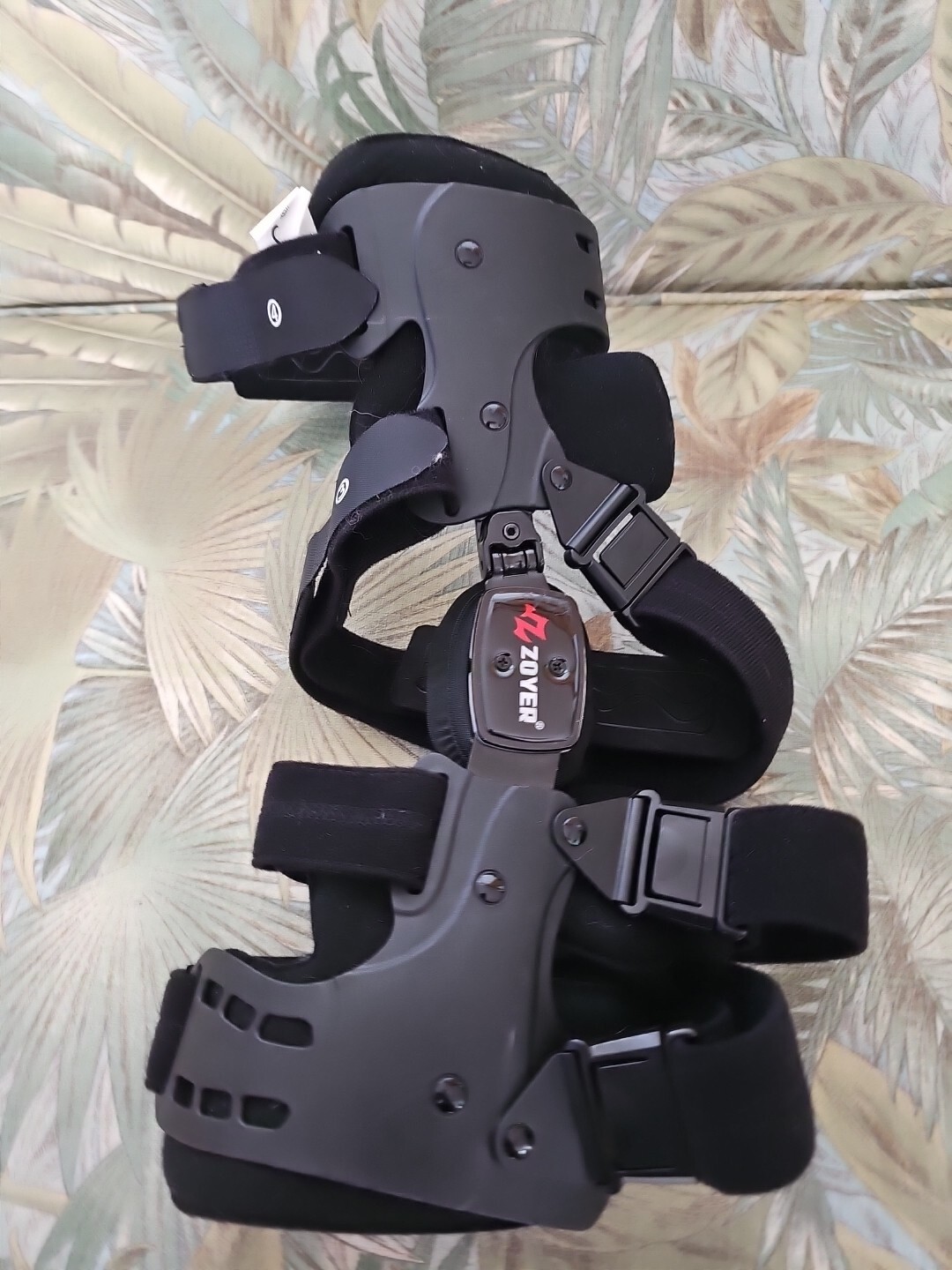 Zoyer Recovery+ Zero Gravity Knee Brace Size UNI/RT. (7)
