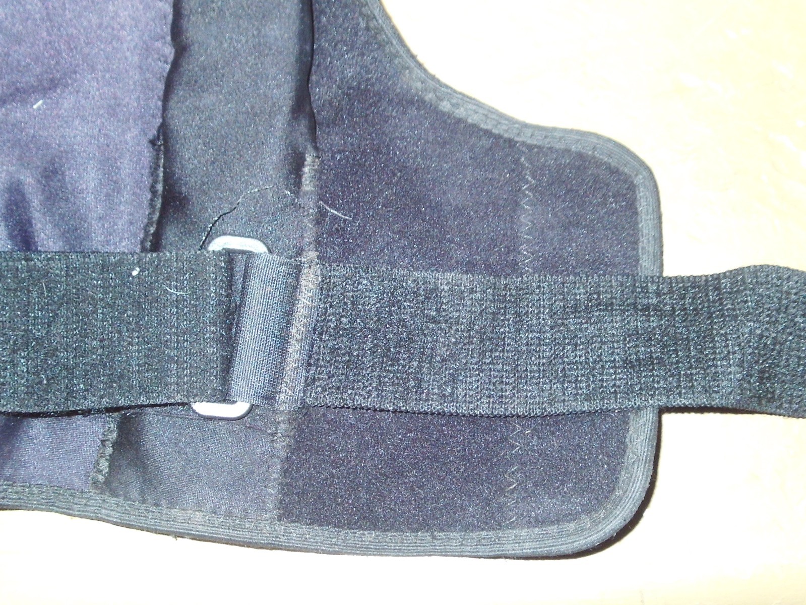 FOOTBALL KNEE BRACE BIOSKIN W/METAL SUPPORT RODS EXCELLENT COND. FREE SHIPPING