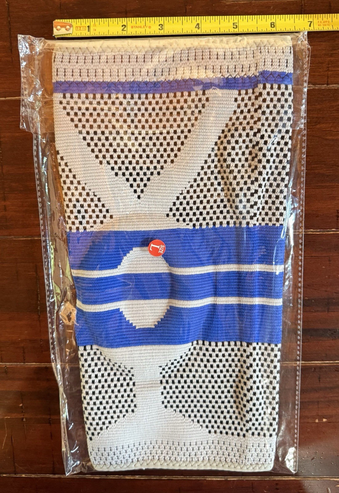 Knee Brace Support Sleeve Size L for Stabilization, Blue/White/Black Geometric