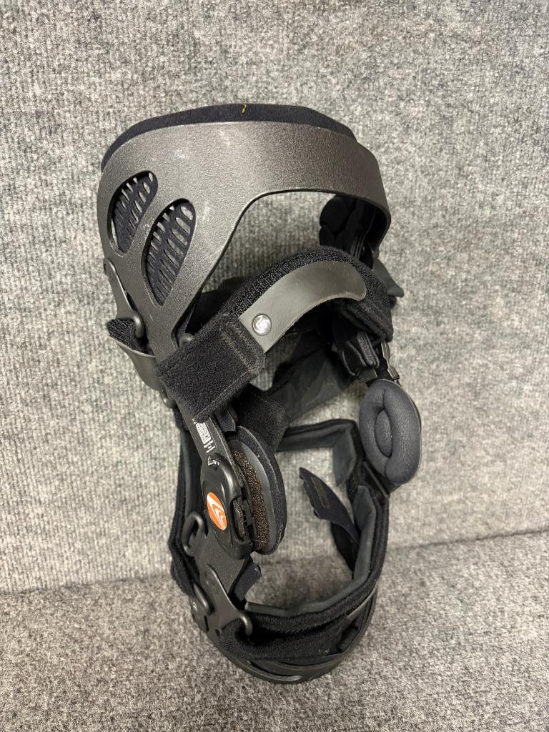 Breg Fusion Women’s OA Plus Osteoarthritis Large Right Knee Brace
