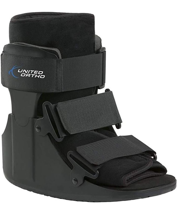 United Ortho USA14013 Short Cam Walker Fracture Boot, Small, Black