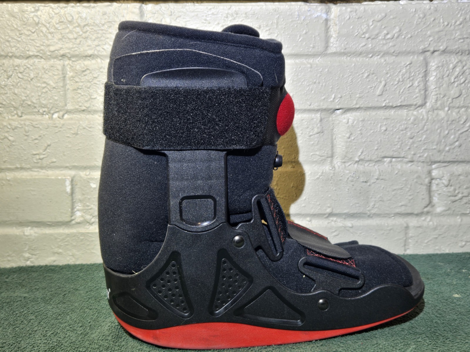 ProCare XcelTrax Air Ankle Walker Brace/Walking Boot Medium Adjustable air pump