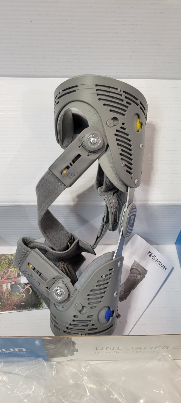 Ossur Unloader One with SmartDosing Knee Brace Medium Left Lateral Short