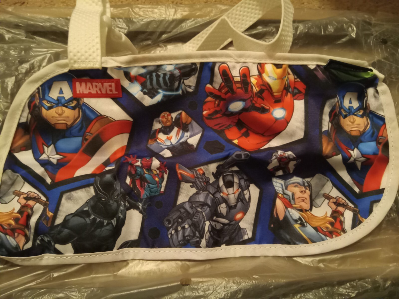 Donjoy Advantage• Marvel Avengers• Youth Size• Arm Sling•