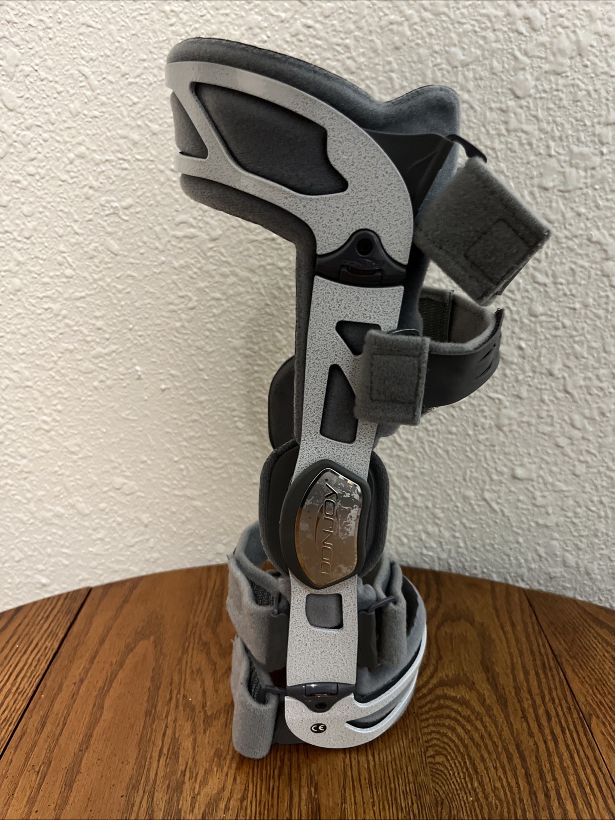DonJoy OA Nano Knee Brace Medium Left Leg Unloader Osteoarthritis Rigid Support
