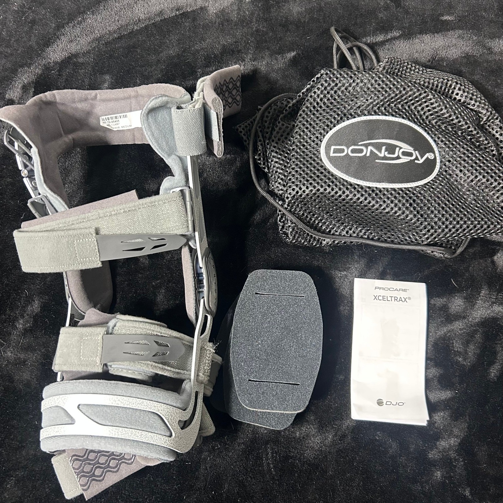 DONJOY PROCARE XCELTRAX MEDICAL KNEE BRACE ORTHOTIC SUPPORT MEDIUM