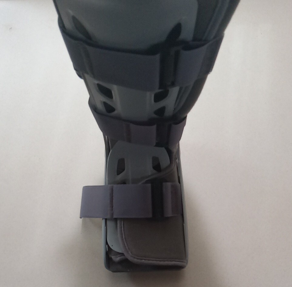 Aircast DJO Softstrike Inflatable Size Medium Gray Walking Boot w/locking Wheel