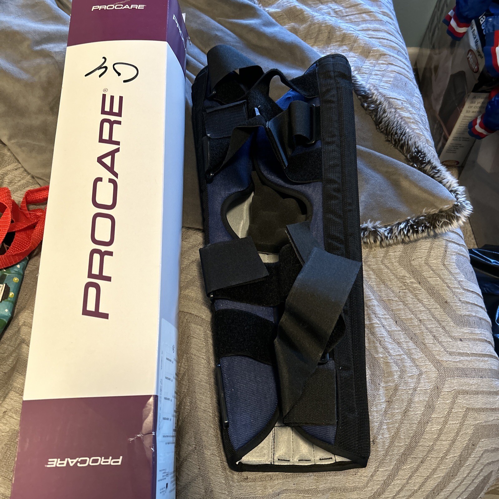 PROCARE 79-80025. 20″ 3-PANEL KNEE SPLINT UNIV FOR IMMOBILIZATION OF KNEE