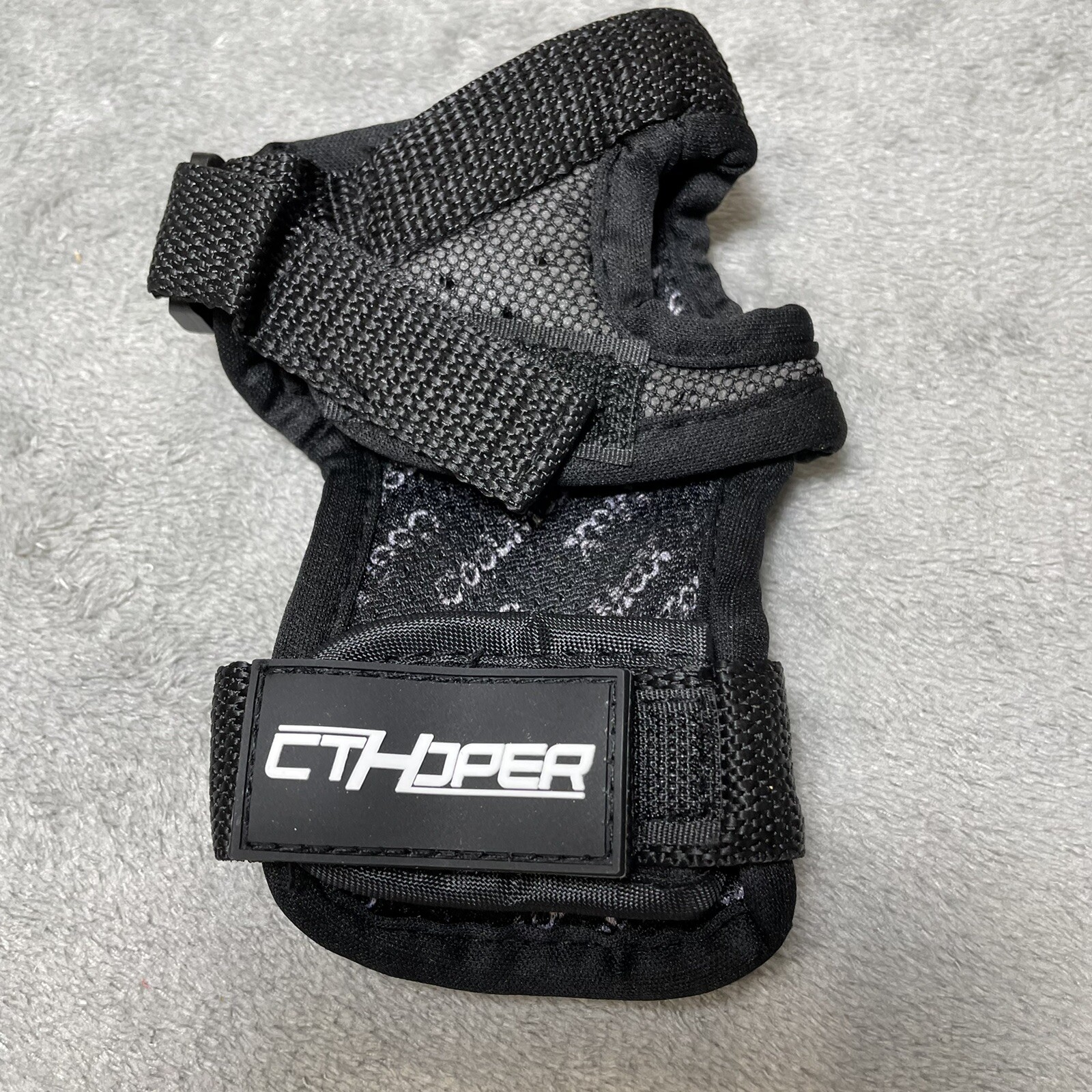 CT Hoper Wrist Guards L&R Black Size S Hand Braces – Open Box