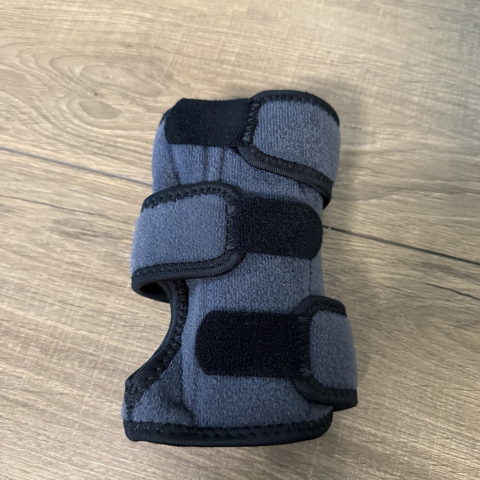 wrist support adjustable With Removable Splints. Fits Left Hand . L – XL