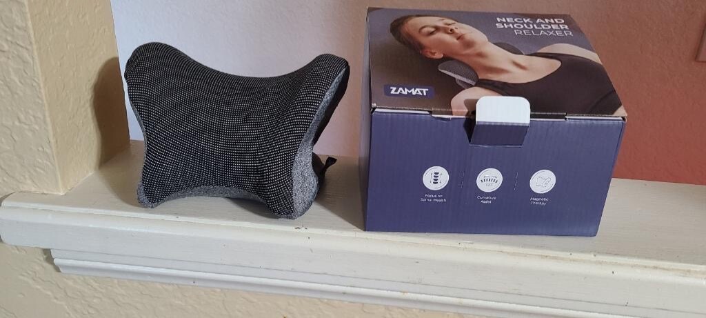 ZAMAT Neck and Shoulder Relaxer storage bag, new, good condition, c shape open