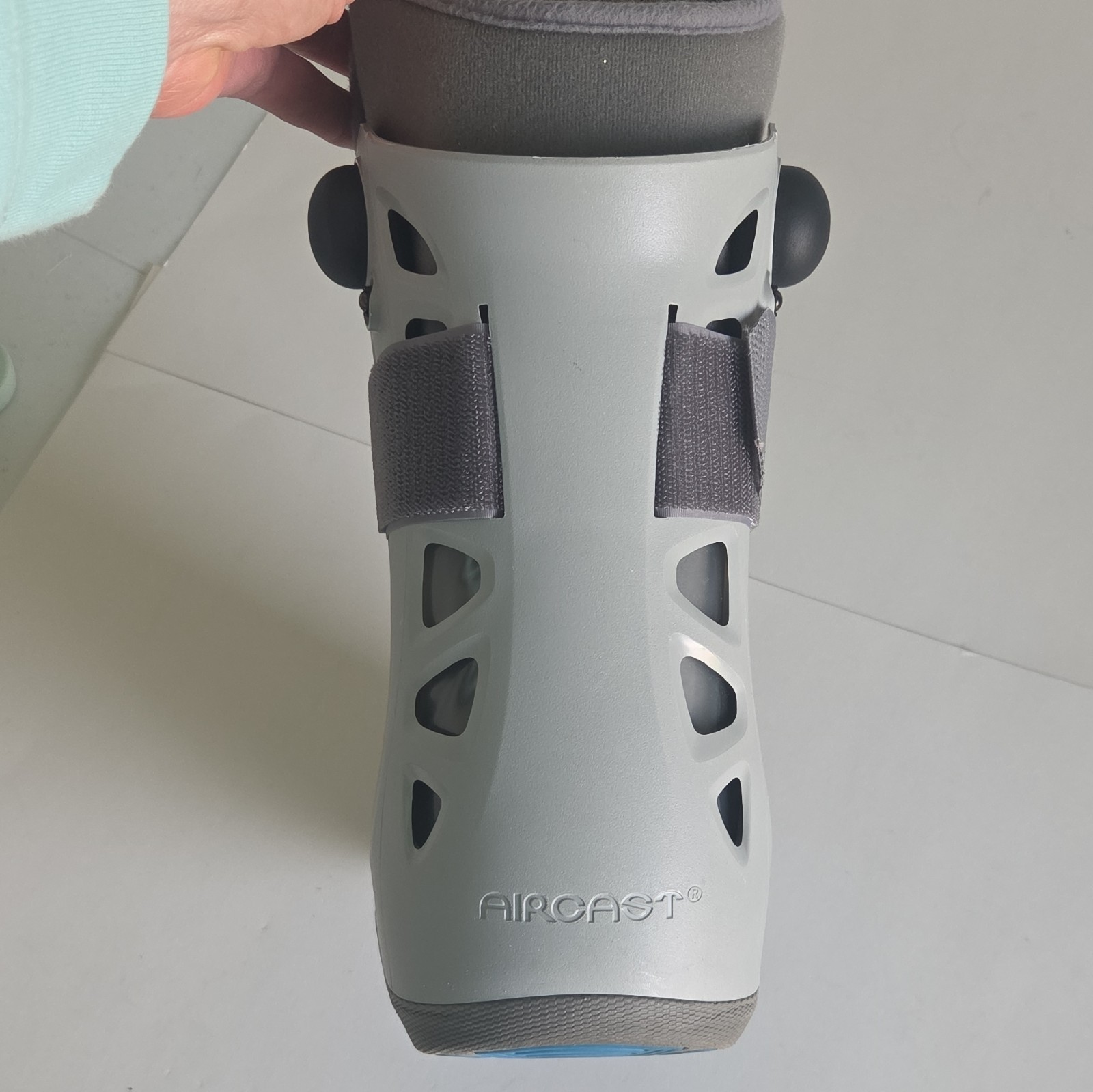Short Aircast Soft Strike Walking Boot Medium Adjustable Gray Immobilization