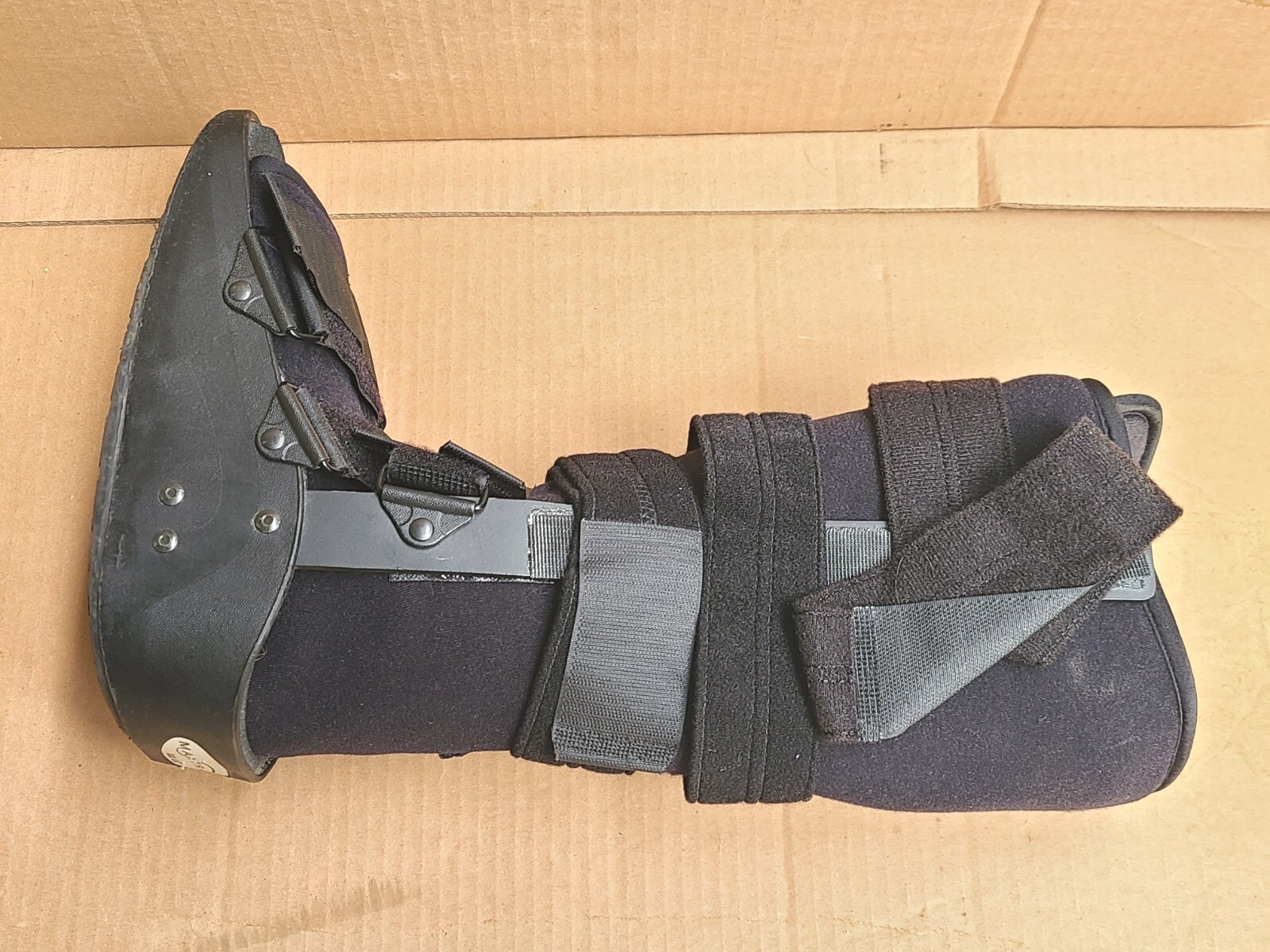 MaxTrax Orthopedic Size Medium Walking Boot Brace DJO Foot Brace