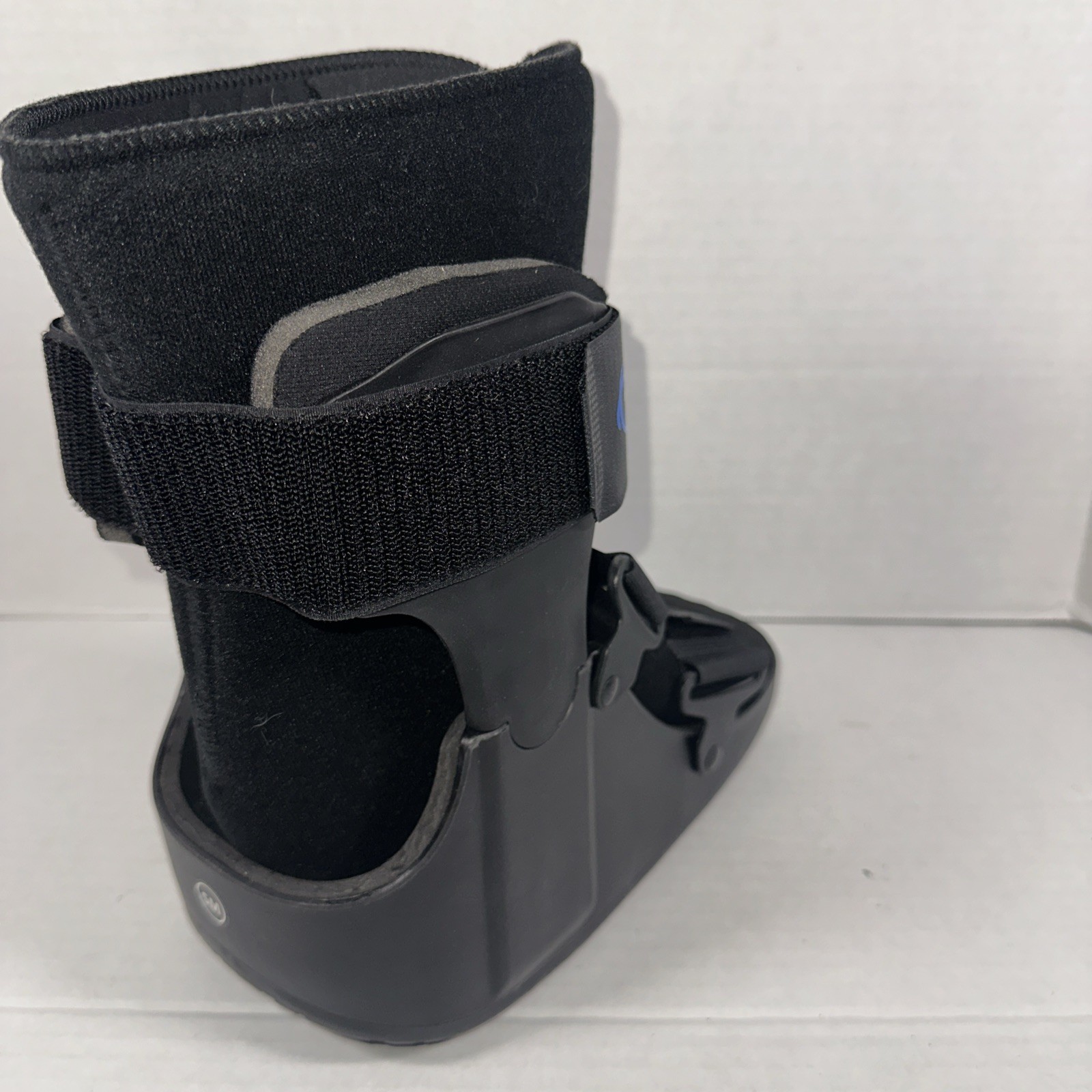 United Ortho USA14013 Adult Short Cam Walker Fracture Boot, S/M, Black