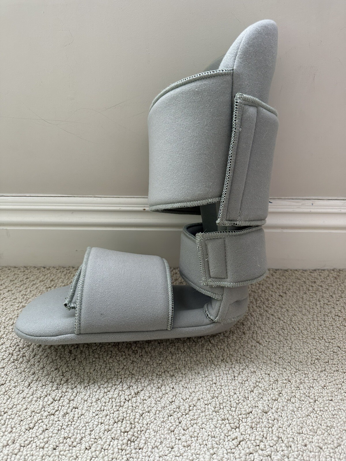 Padded Brace Splint 90 Degree Immobilizing Stretching Sleeping Boot Size Medium