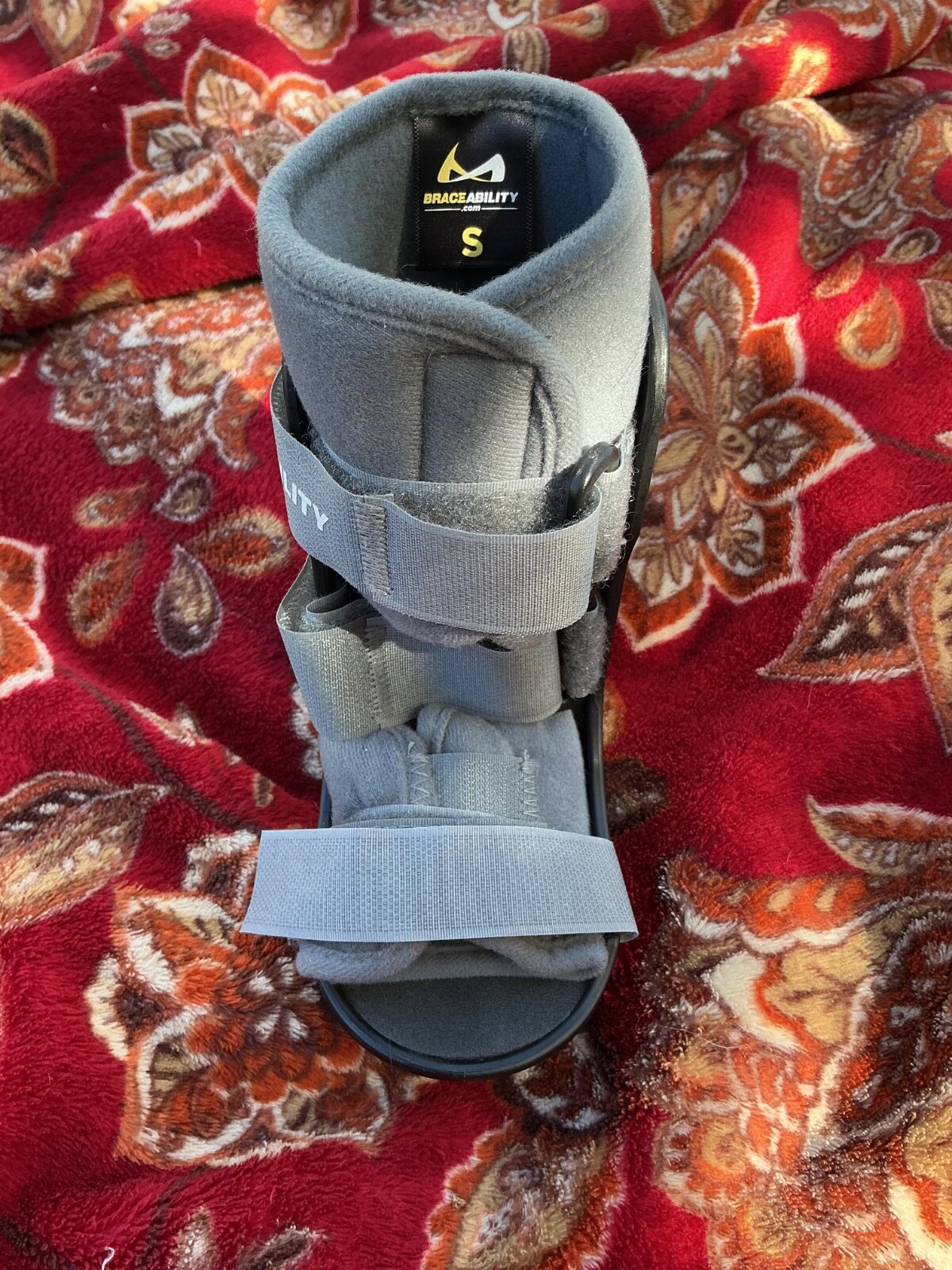 BraceAbility Pediatric Walking Boot Small 3-4 Orthopedic Walker for Injuries