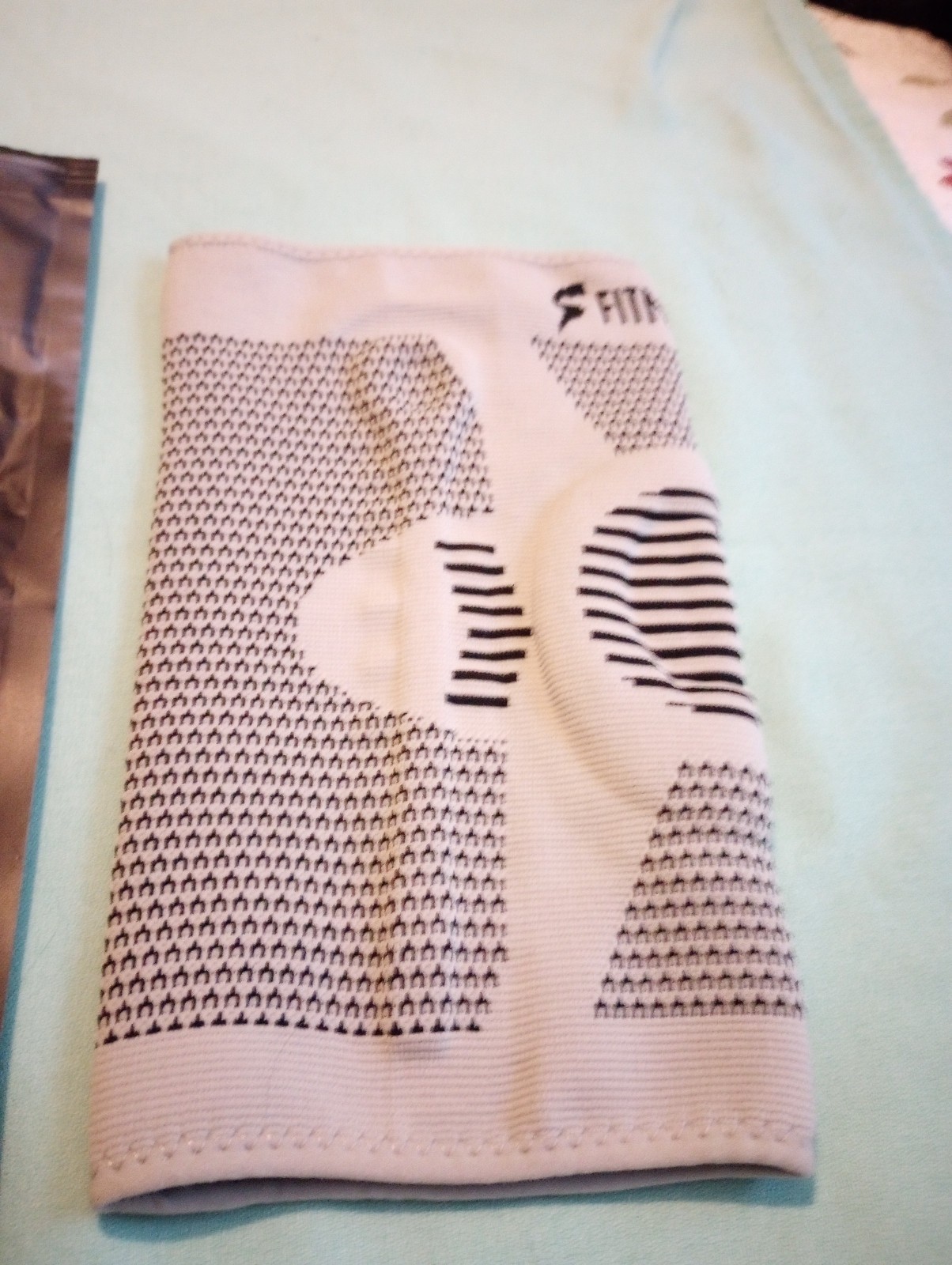Fitnus Knee Sleeve – B
