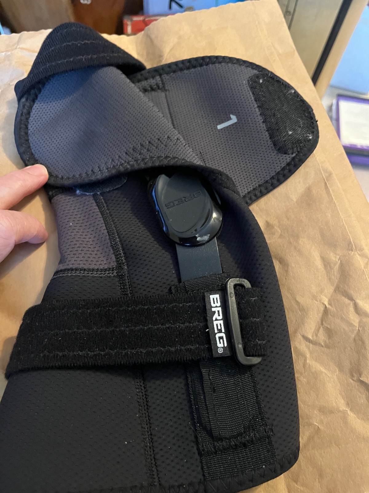 Breg CrossRunner Soft Wraparound Knee Brace with Straps Adjustable