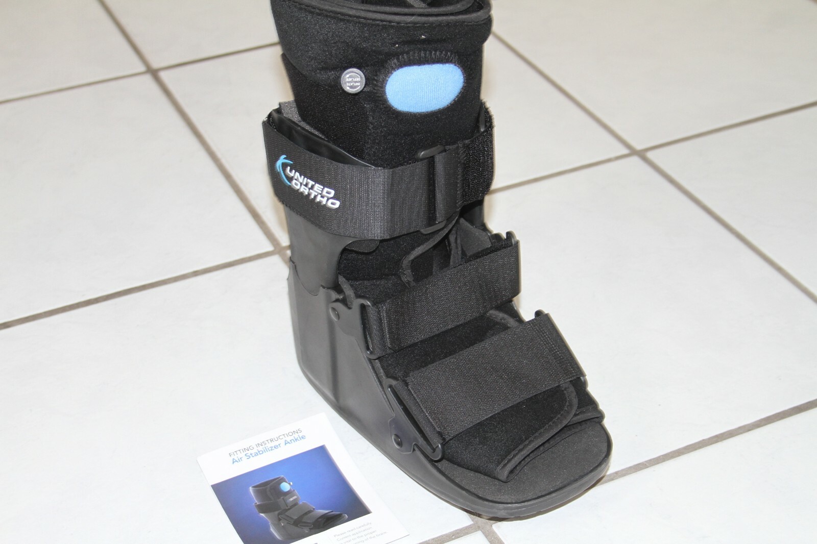 United Ortho Short Air Cam Walker Fracture Boot, SM/Med with 3 Pads 14113