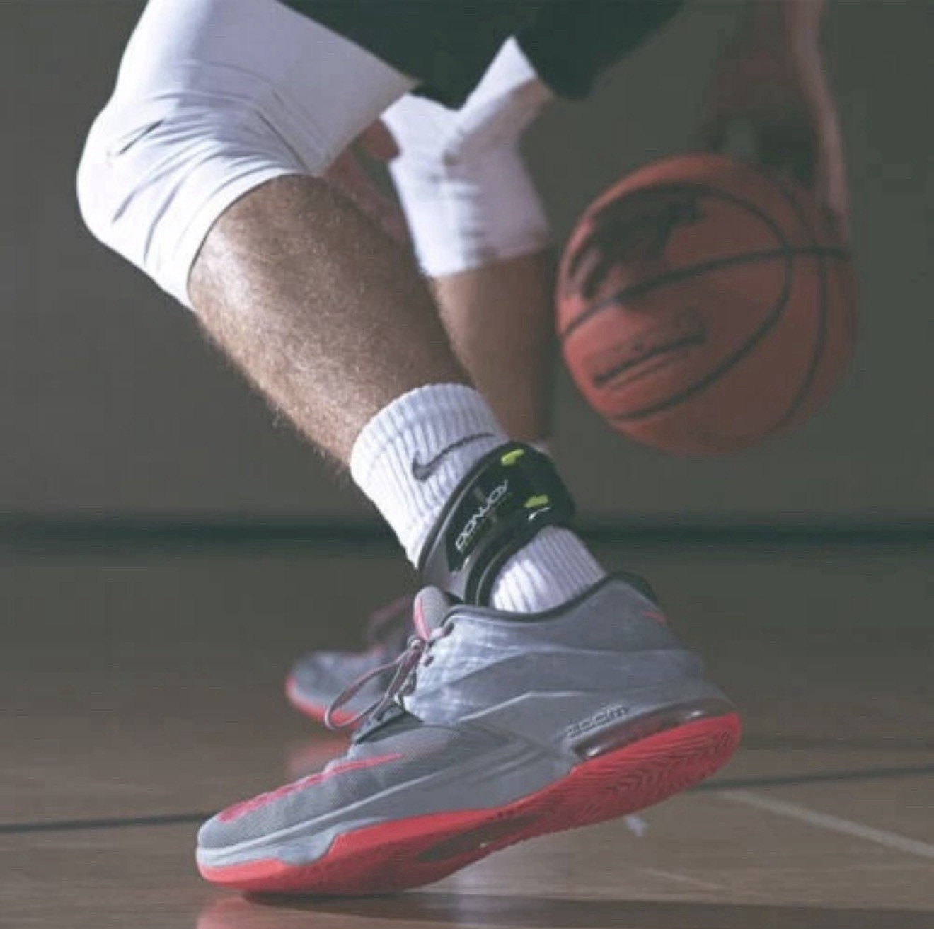 DonJoy Performance Pod Ankle Brace (Right/Medium/White)