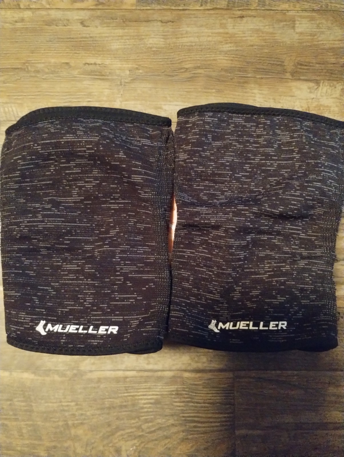 2pc MUELLER 3-IN-1 Hybrid Wraparound Knee Joint Support Black One Size 12-20 in