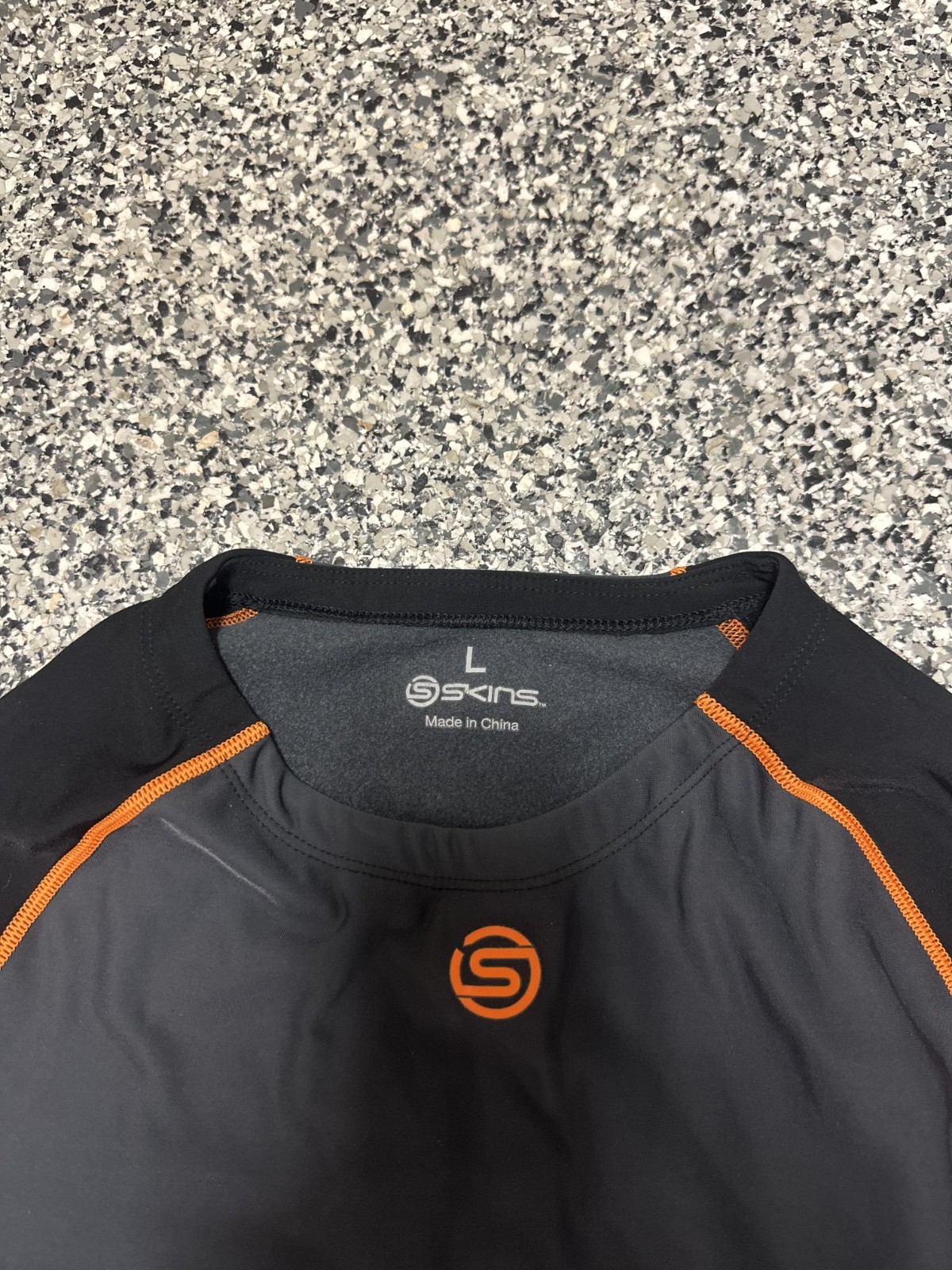 SKINS S400 Thermal Compression Set Size Large — Long Sleeve Top + 3/4 Tights