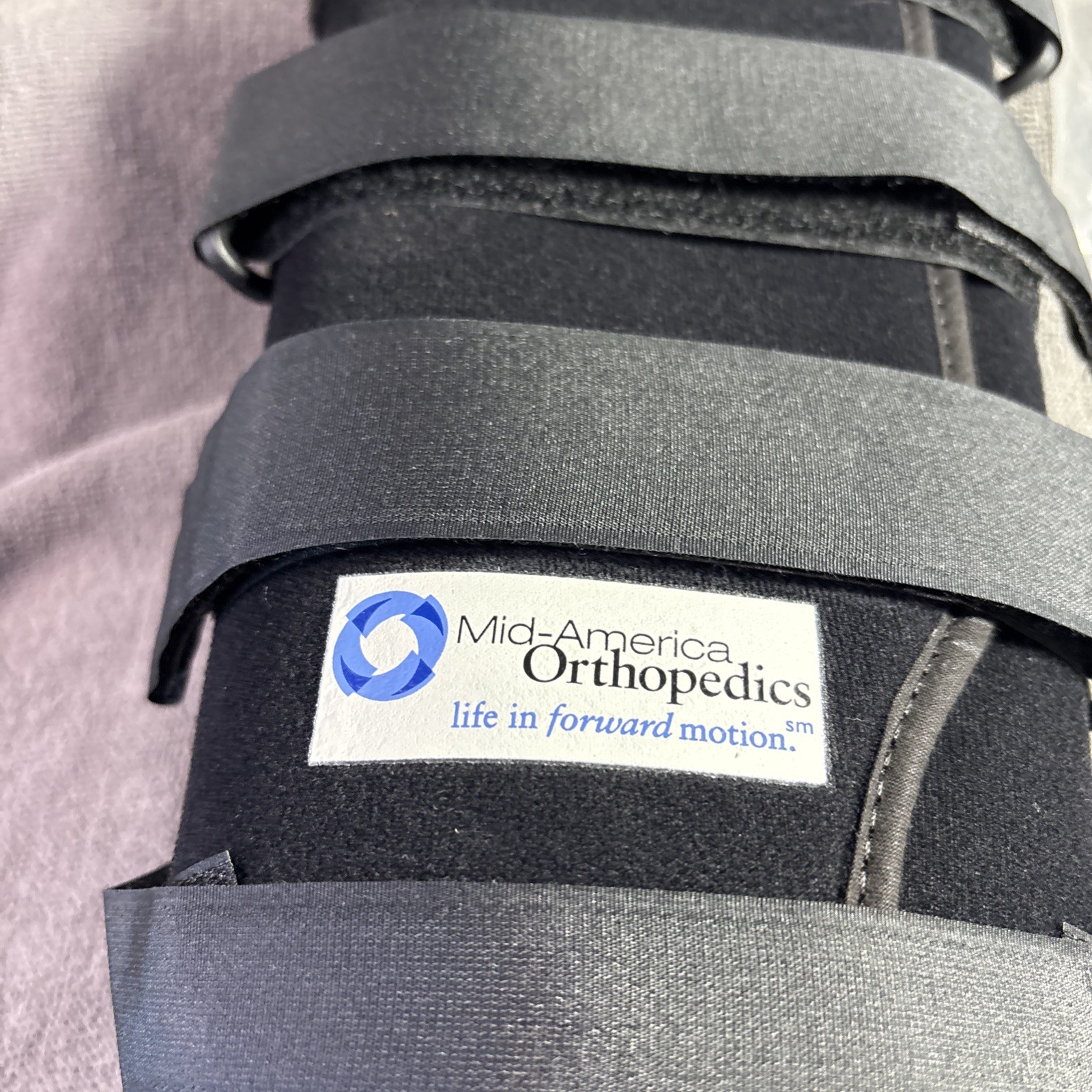 BREG Tri-panel 20″ Knee Immobilizer Brace w/ Hook & Loop Straps