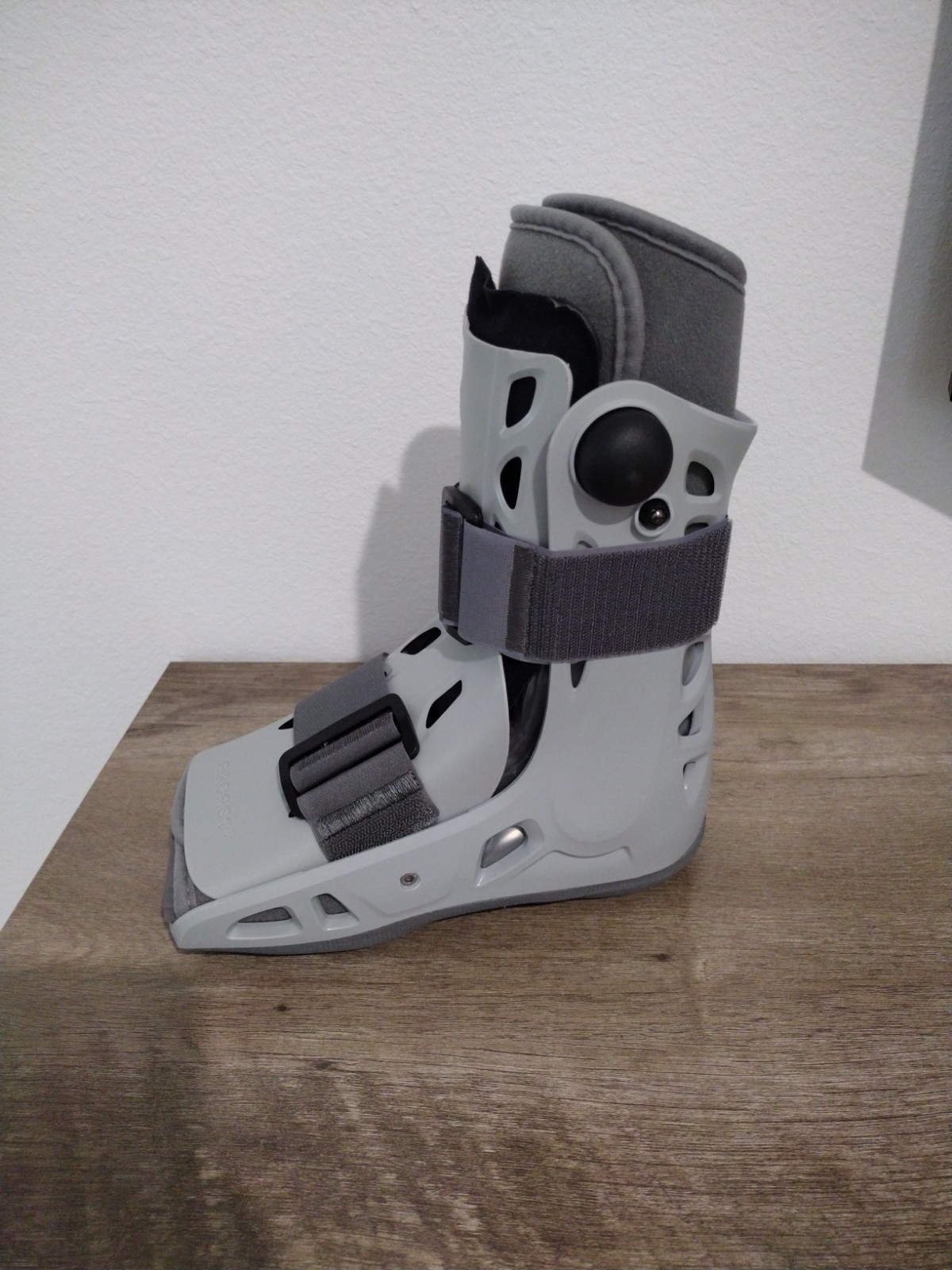 Aircast AirSelect Short Walker Brace and Walking Boot – Gray, Size: Small