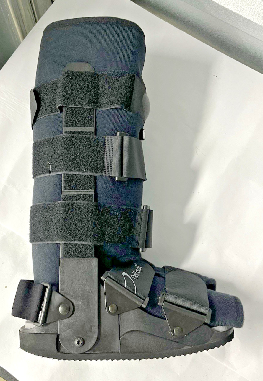 DeRoyal Pacesetter II Tall Walking Boot Small Adjustable Right or Left Foot