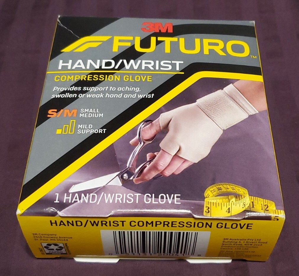 3M Futuro Compression Glove Mild Support to Aching, Weak Hands & Wrists S/M