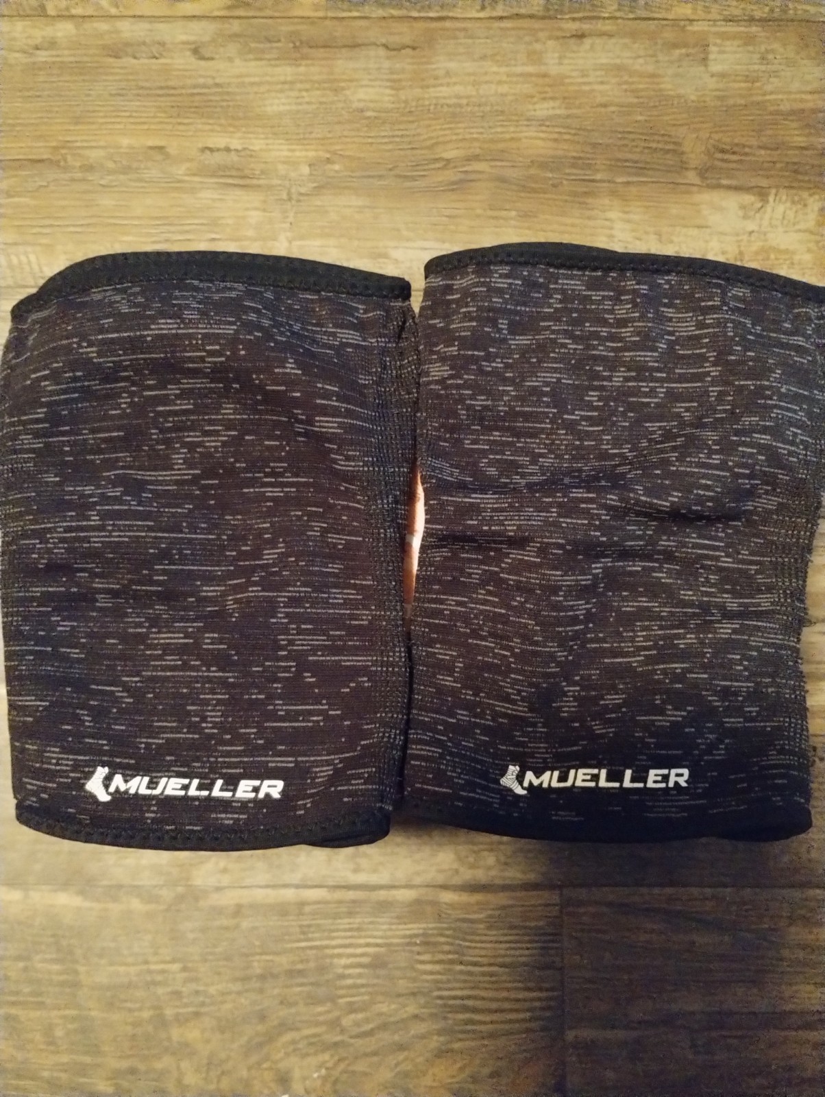 2pc MUELLER 3-IN-1 Hybrid Wraparound Knee Joint Support Black One Size 12-20 in