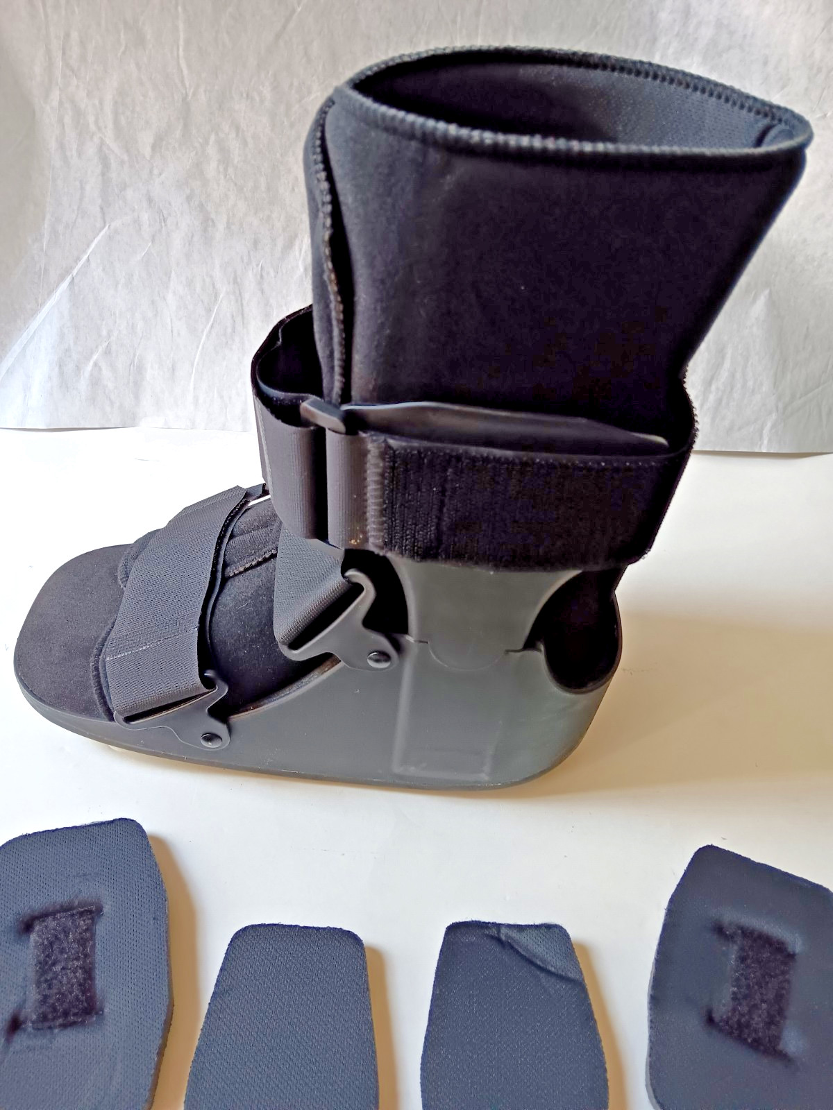 United Ortho USA14015 Short Cam Walker Fracture Boot, Medium, Black Missing Box