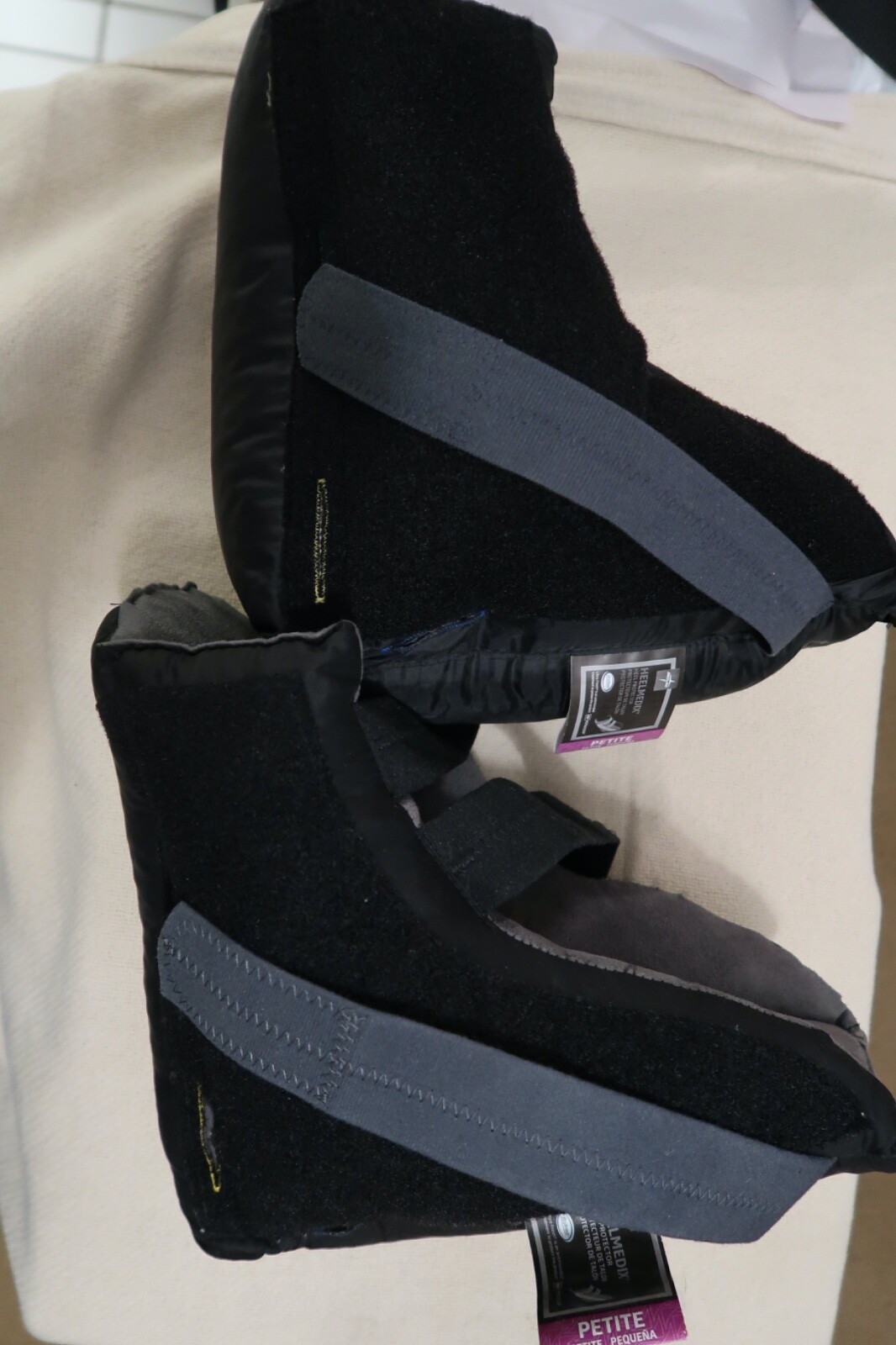 (2) Heel Protector Boot Medline HEELMEDIX PETITE Black/Gray