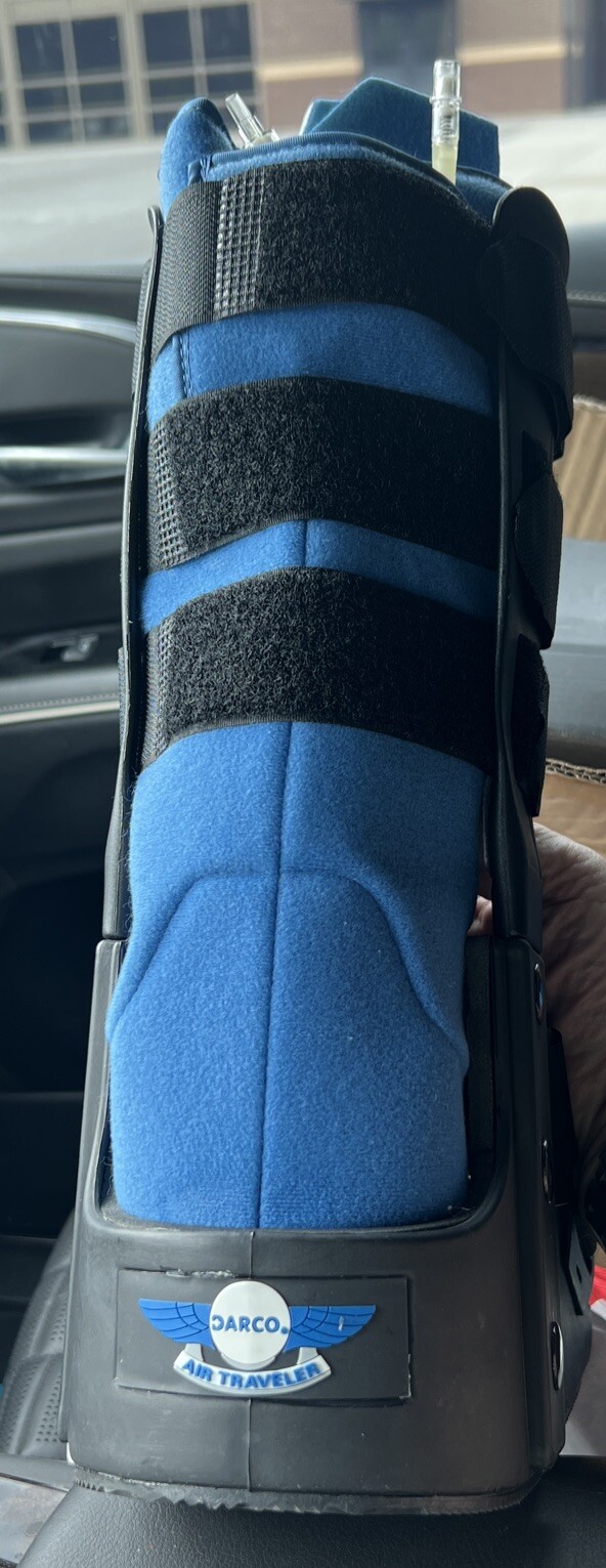 *Darco “NEW” Air Traveler Walker High-Rise Size Small Boot AT1. Direction, Bag