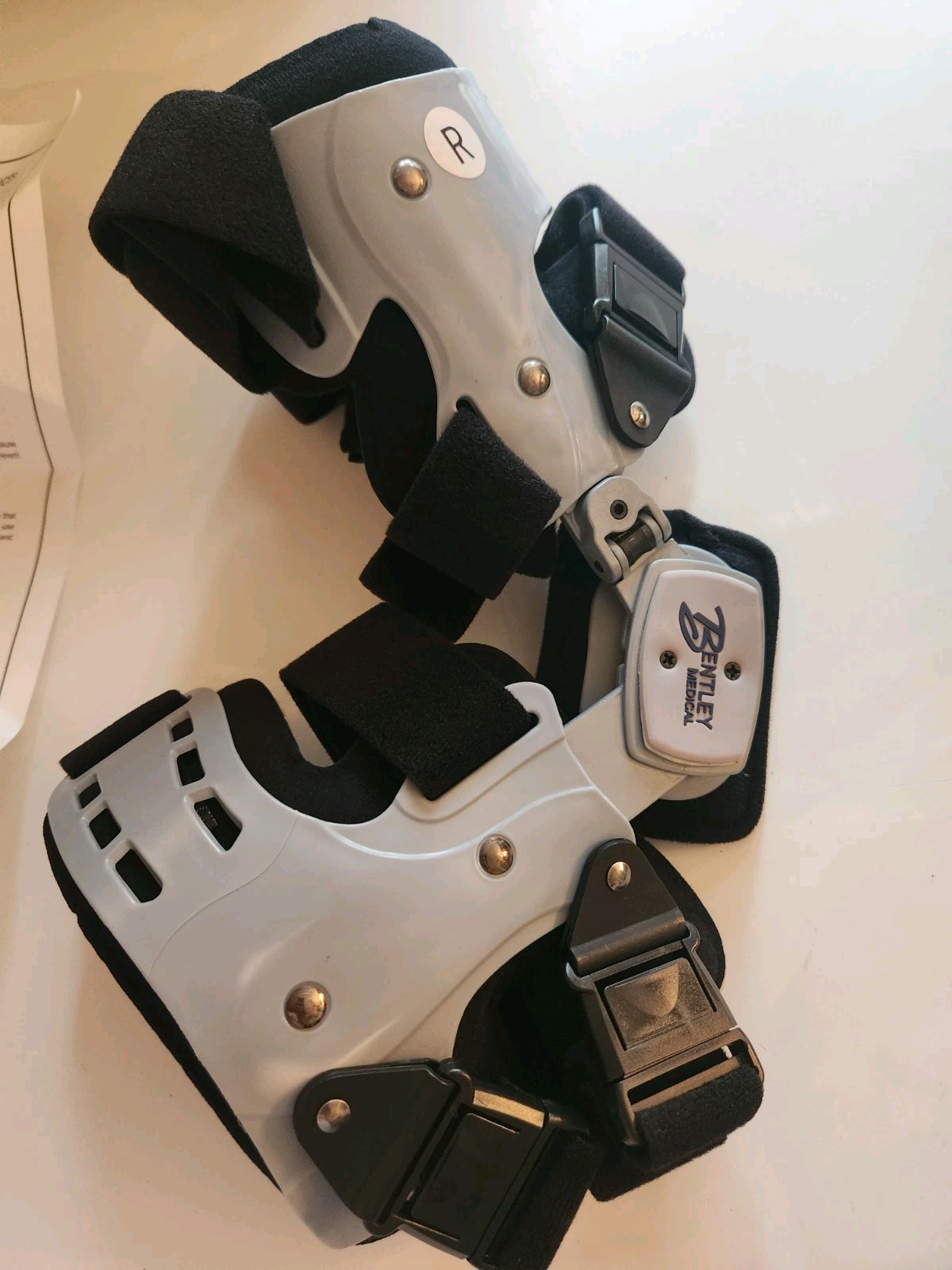 Brand NEW Bentley Medical Right Hinged Univesal Knee Brace FREE ShpN
