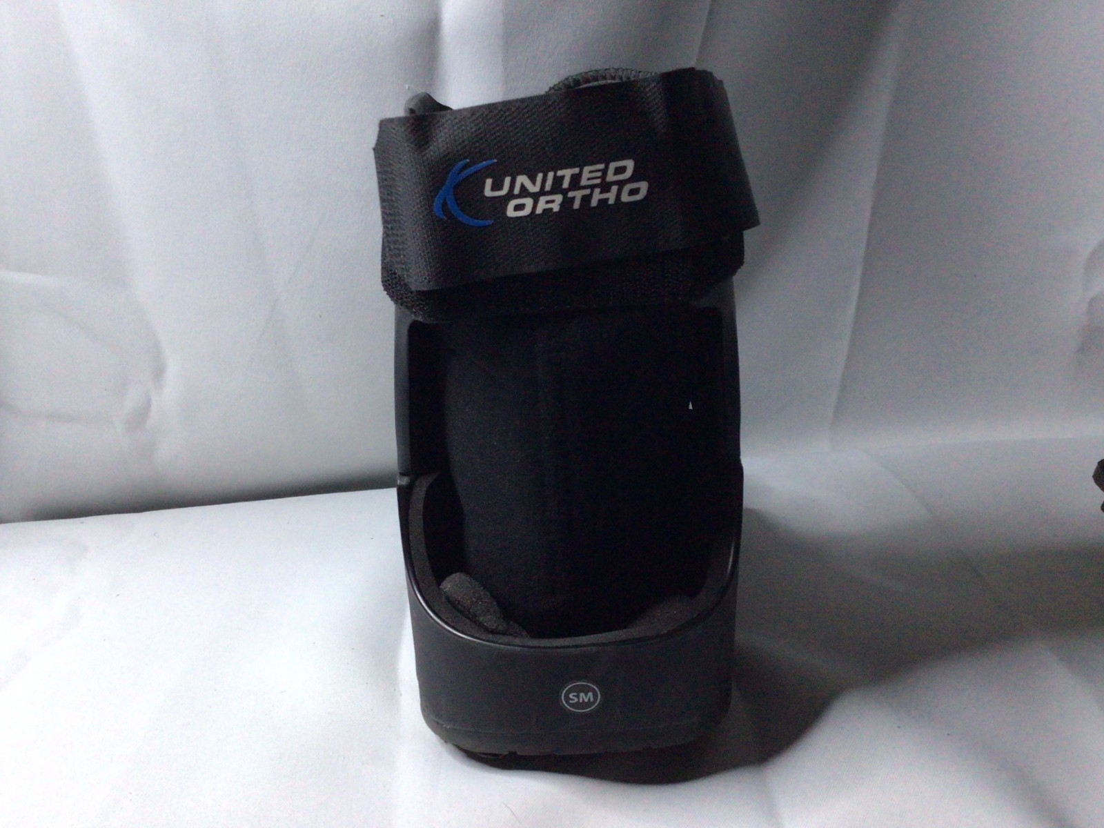 United Ortho USA14013 Short Cam Walker Fracture Boot, Small, Black